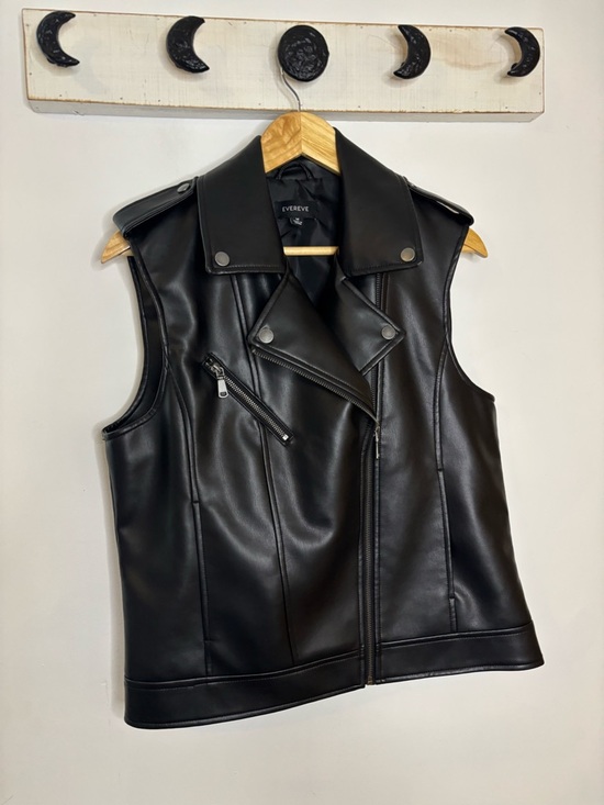 Evereve Black Faux Leather Sleeveless Moto Vest - Picture 2 of 9